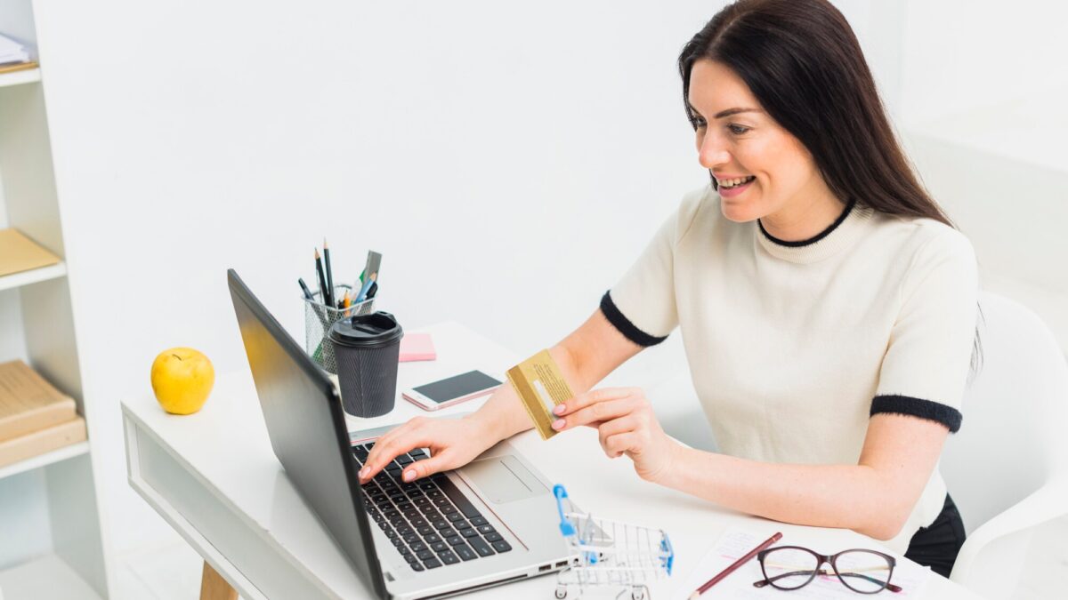 Online business ideas for students with low investment